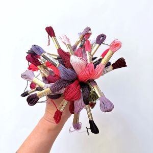 Cosmo Floss No. 22 Red Camellia – 12 Skeins